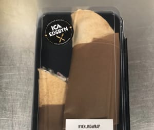 Kycklingwrap gjord i butiksköket