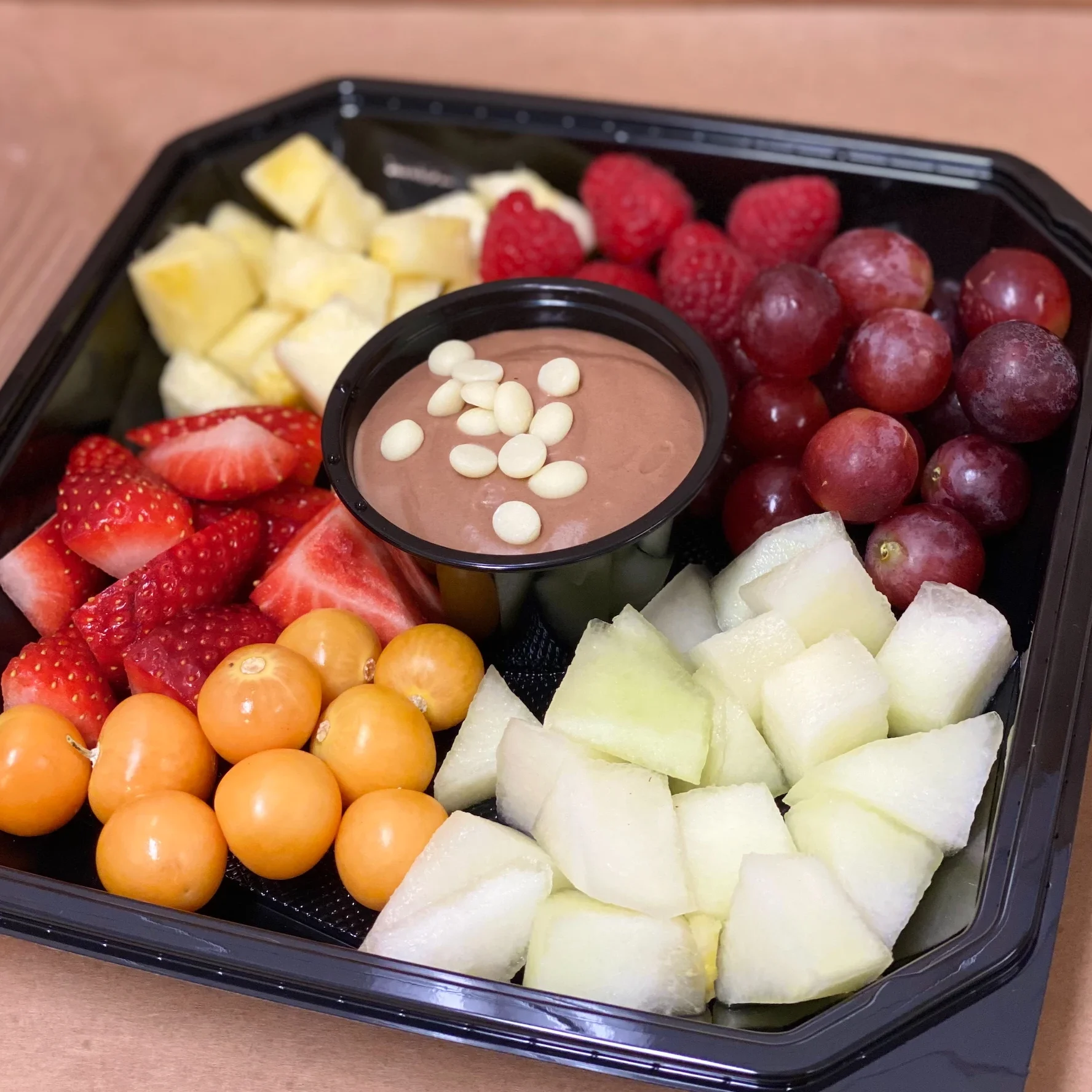 Fruktfat med nutelladipp, säsongens frukter