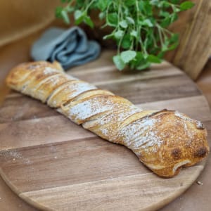 Surdegsbaguette, ljust bröd i form av baguette