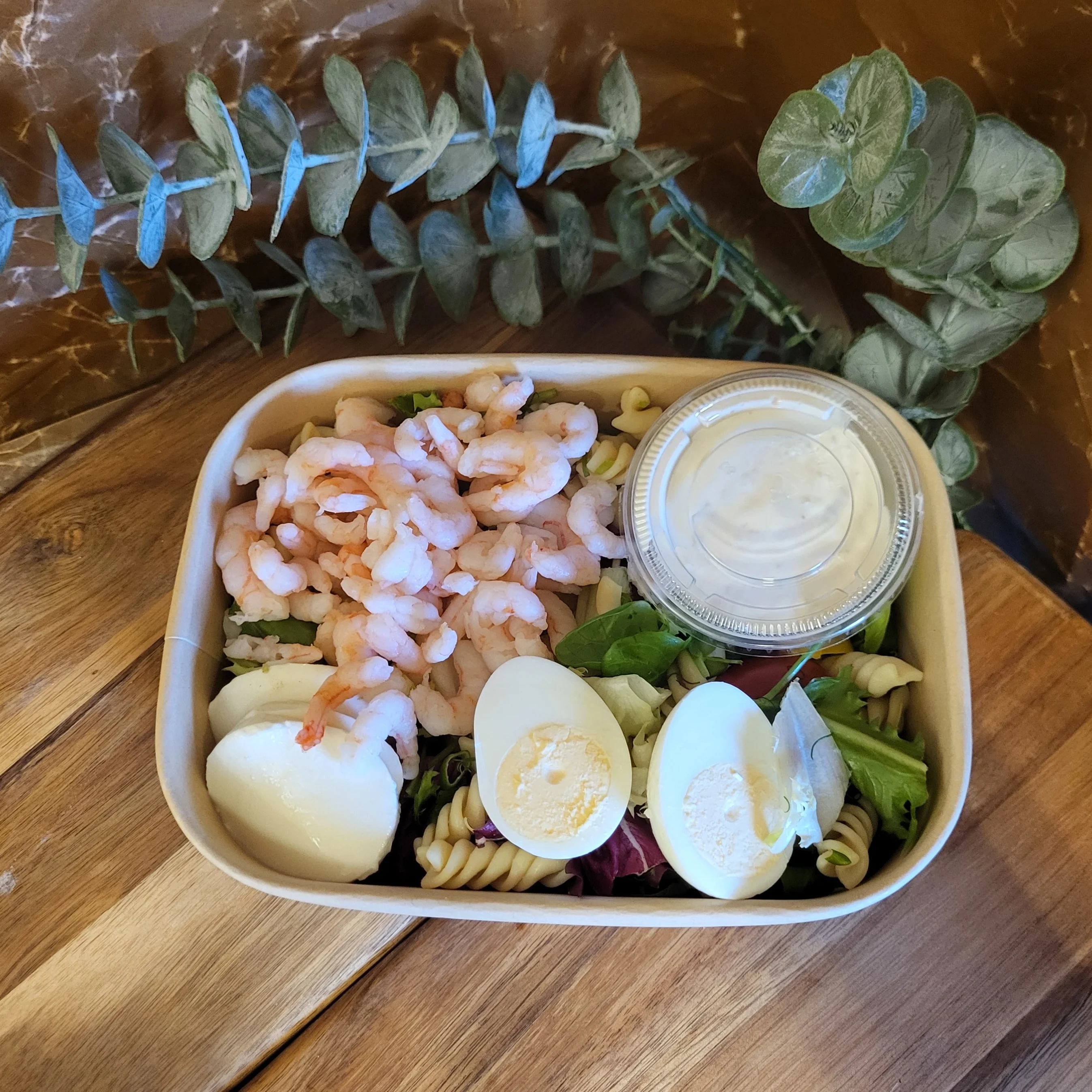 Pastasallad med räkor och orientdressing
