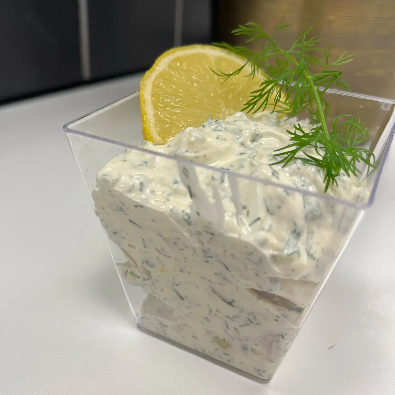 Gubbröra med matjesill, ägg och potatis.