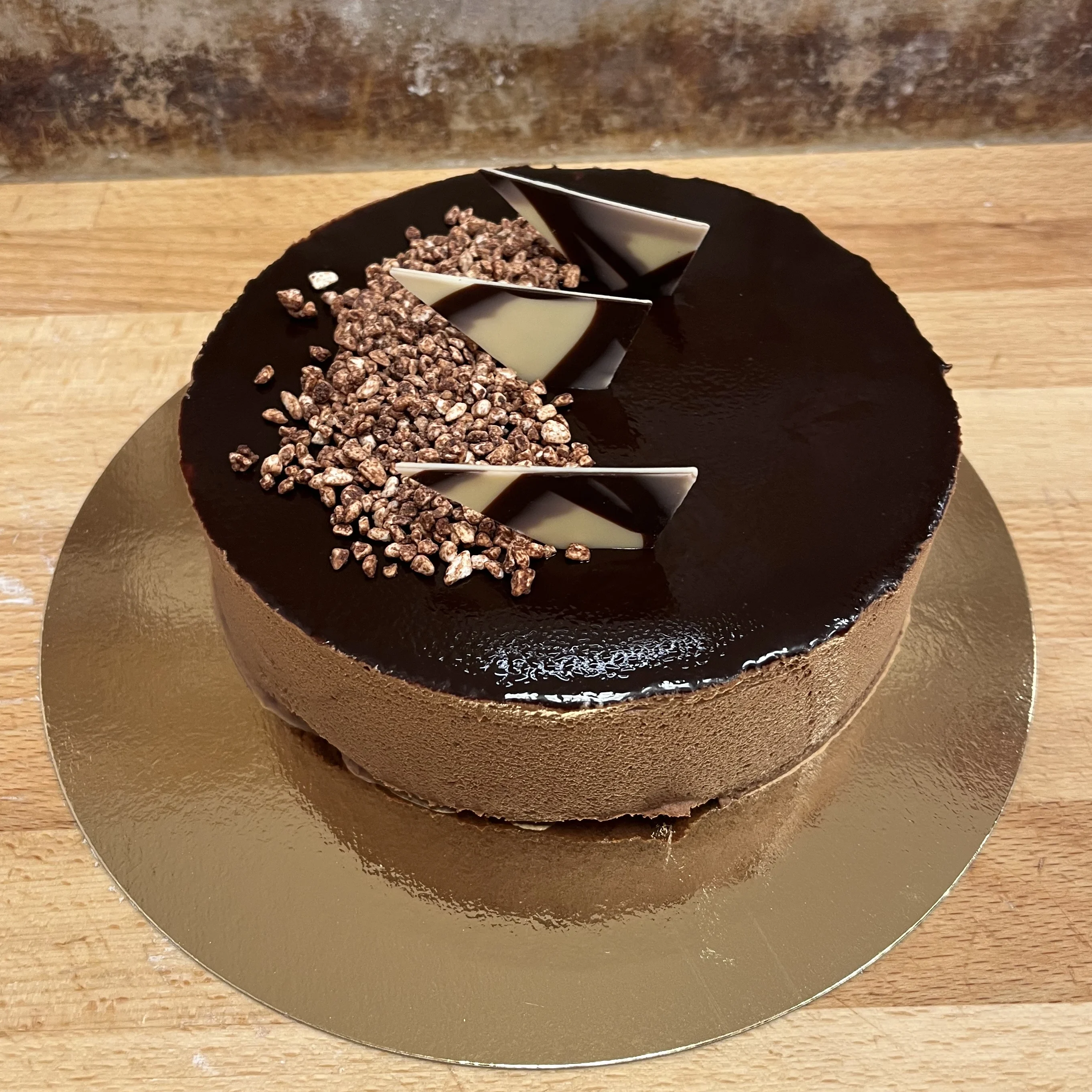 Chokladbotten, chokladmousse, vaniljpannacotta, chokladcrisp, chokladgelé.