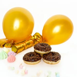 Minidonut med smak av choklad, perfekt till barnkalaset!