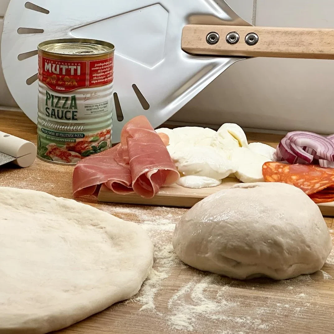 Bageriets egna pizzadeg gjord på tipo 00-mjöl. 300g/st.