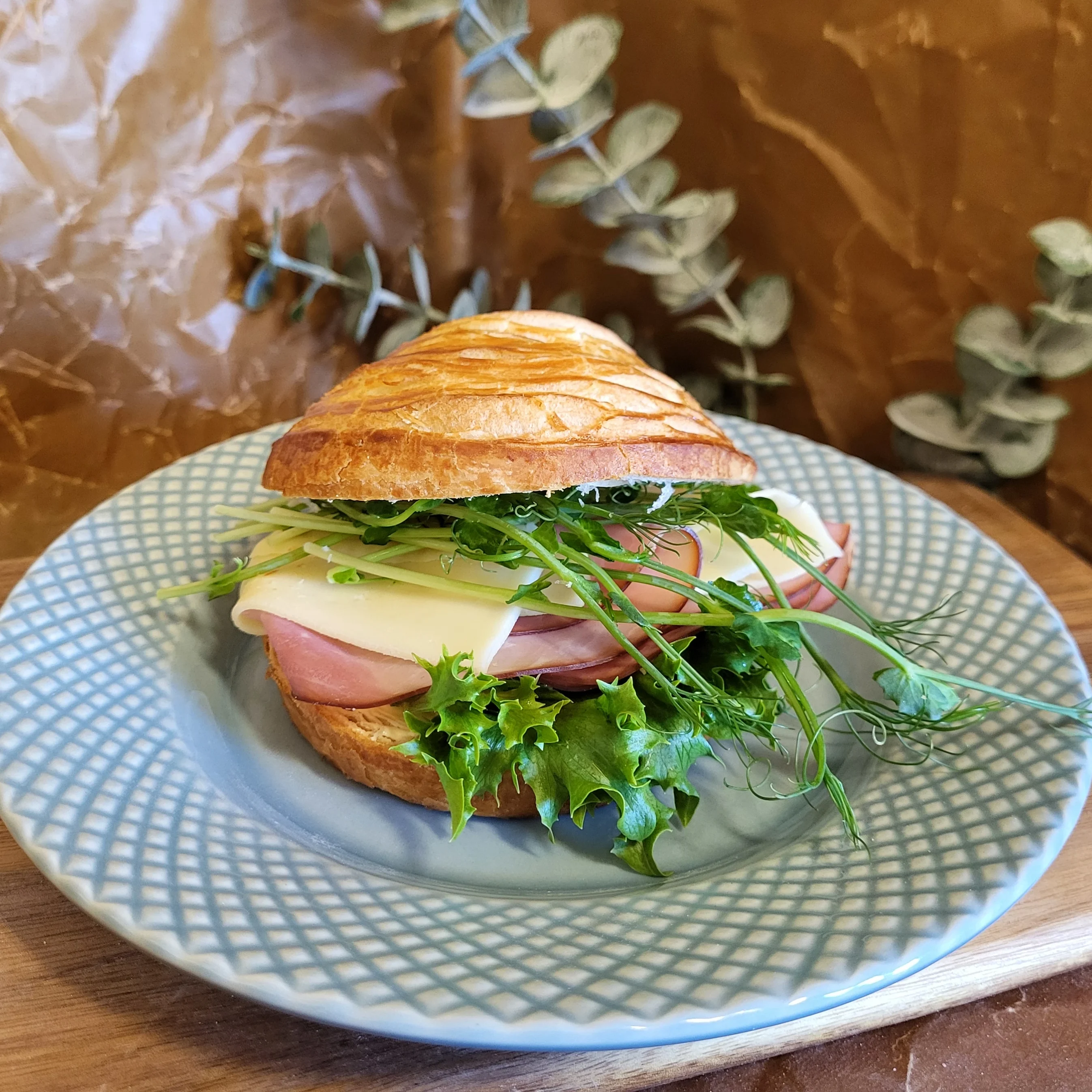Croissant med skinka & ost