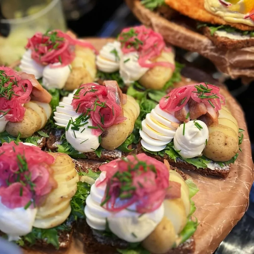 Smörrebröd med matjesill