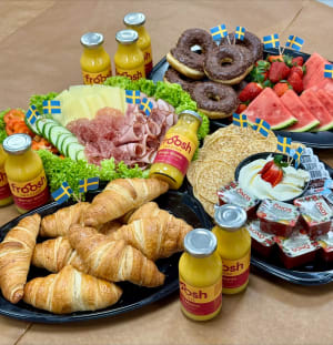 studentfrukost buffe med olika tillbehör