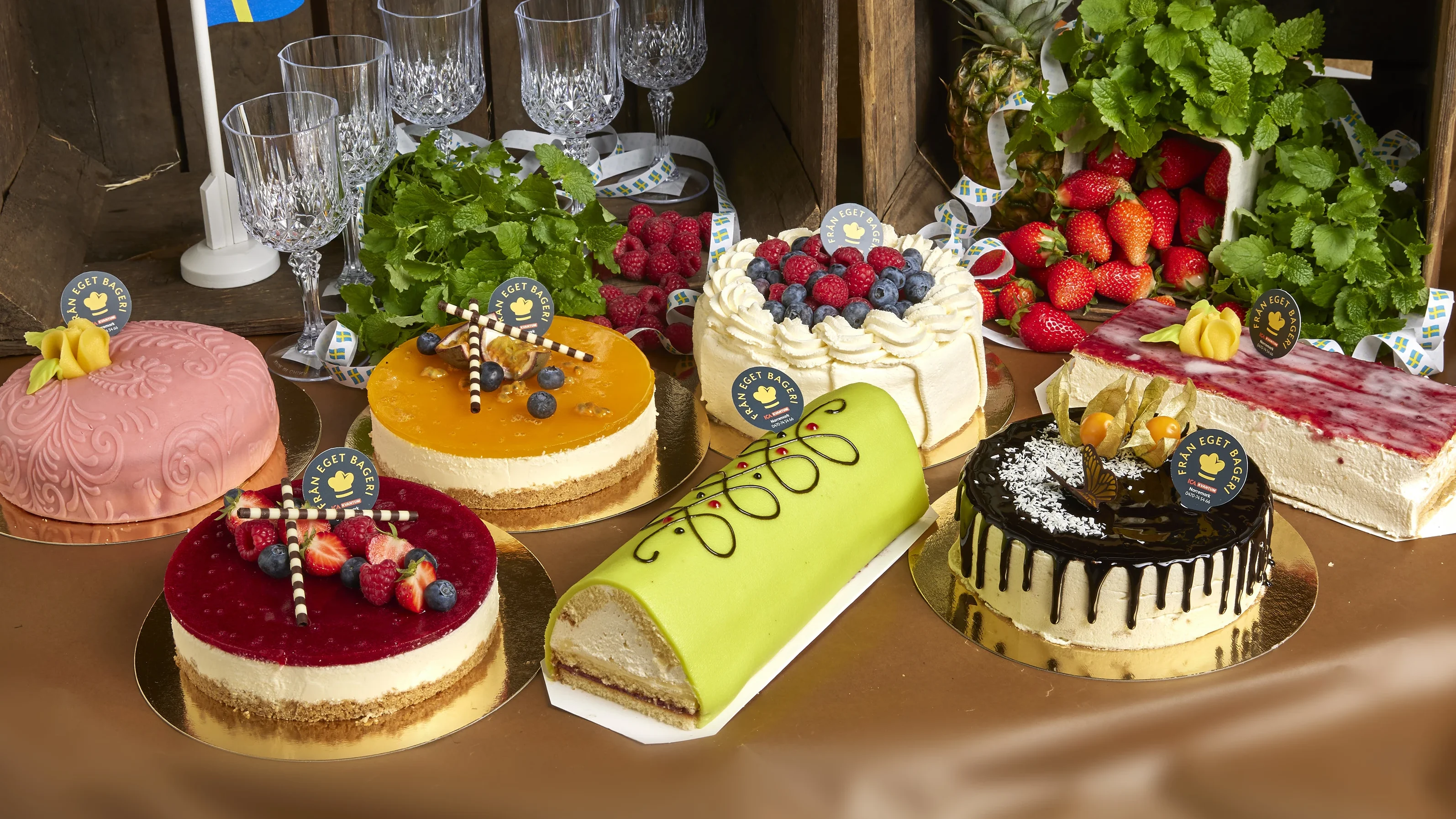 Jultallrik med köttbullar, rödbetssallad, jansson frestelse