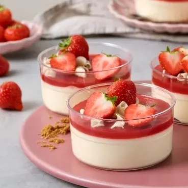 pannacotta med jordgubb vit choklad