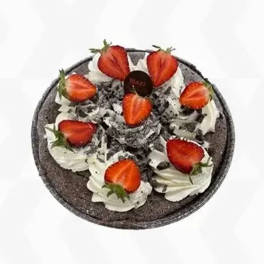 Kladdkaka med grädde och jordgubbar