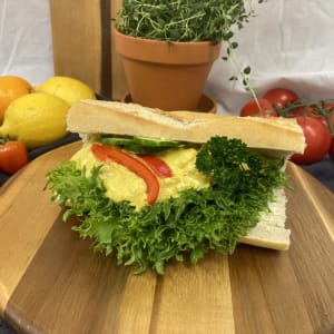 Baguette med våran fantastiskt goda kycklingröra med curry