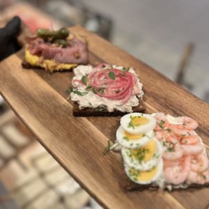 Smörrebröd med portabello, champinjoner och tryffel