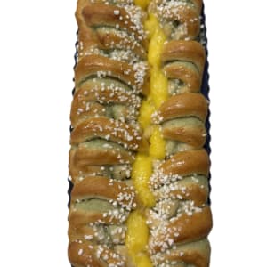 Pistagelängd med vaniljkräm bakad i vårat eget butiksbageri!