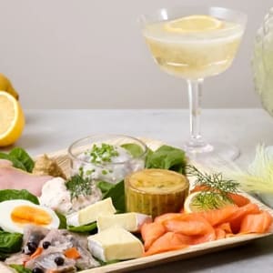 Bilden innehåller Ägg, lax, sill, skagen, potatis