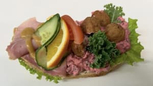 Julsmörgås på halländskt bondbröd.