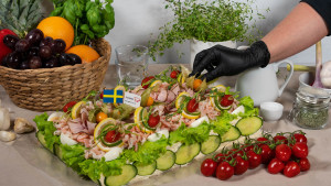Smörgåstårta med skinka och räkor