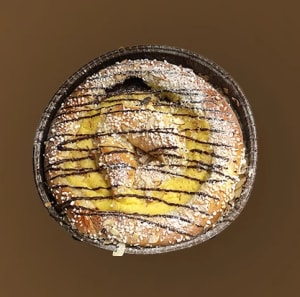 Kalaskrans mot en brun bakgrund