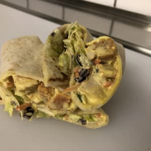 Wrap med kyckling/curryröra samt grönsaker