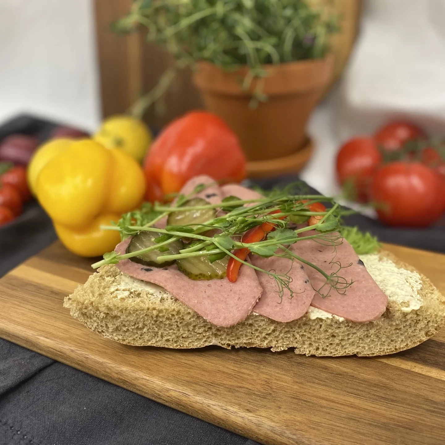 Leverpastejsmacka på gärdebykaka