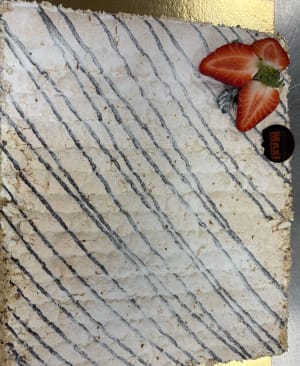 Hasselnötsmaräng med jordgubbar