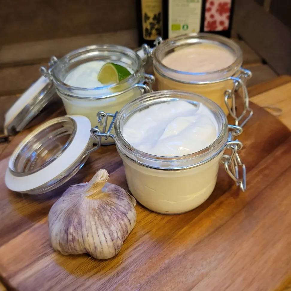 Aioli med den klassiska smaken av vitlök, beställs på hekto.