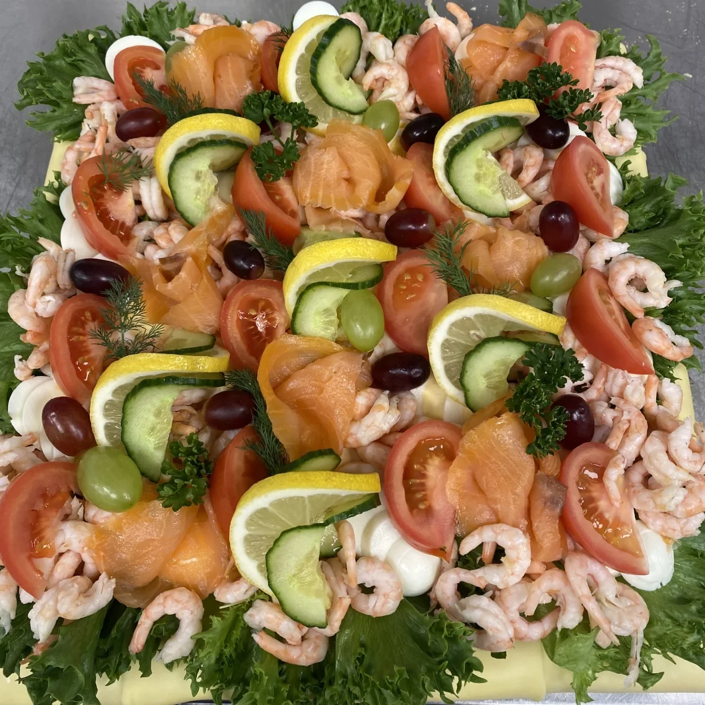 Smörgåstårta med Lax och äggröra