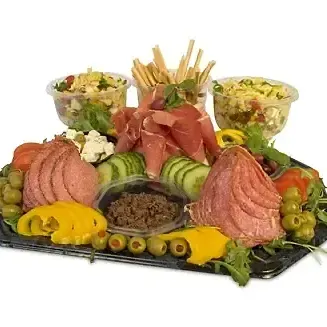 Salami Milano, tryffelsalami, prosciutti di parma, calamata oliver, vit salladsost, pastasallad med pasta, oliver, soltorkade tomater, gurka, lök, vit salladsos, ruccola. tapenade, grissini.