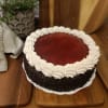Maxitårta med jordgubbssylt, valijkräm och chokladströssel