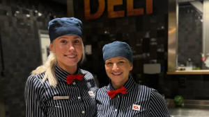 Ida och Signe, en del av hjärtat bakom allt köket och delikatessen har att erbjuda.