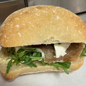 Ciabatta med jamon serrano och mozzarella