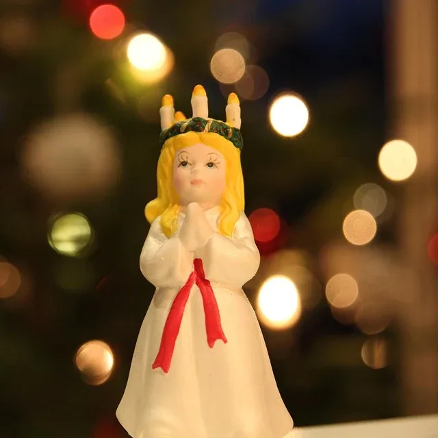 Bilden visar en Lucia i porslin