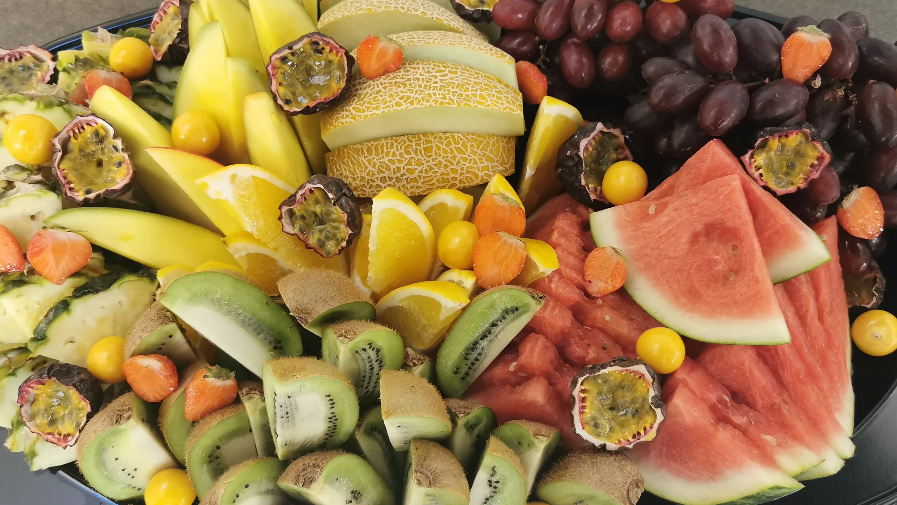 Vårt fruktfat till våra plankor, gjord på färska frukter.