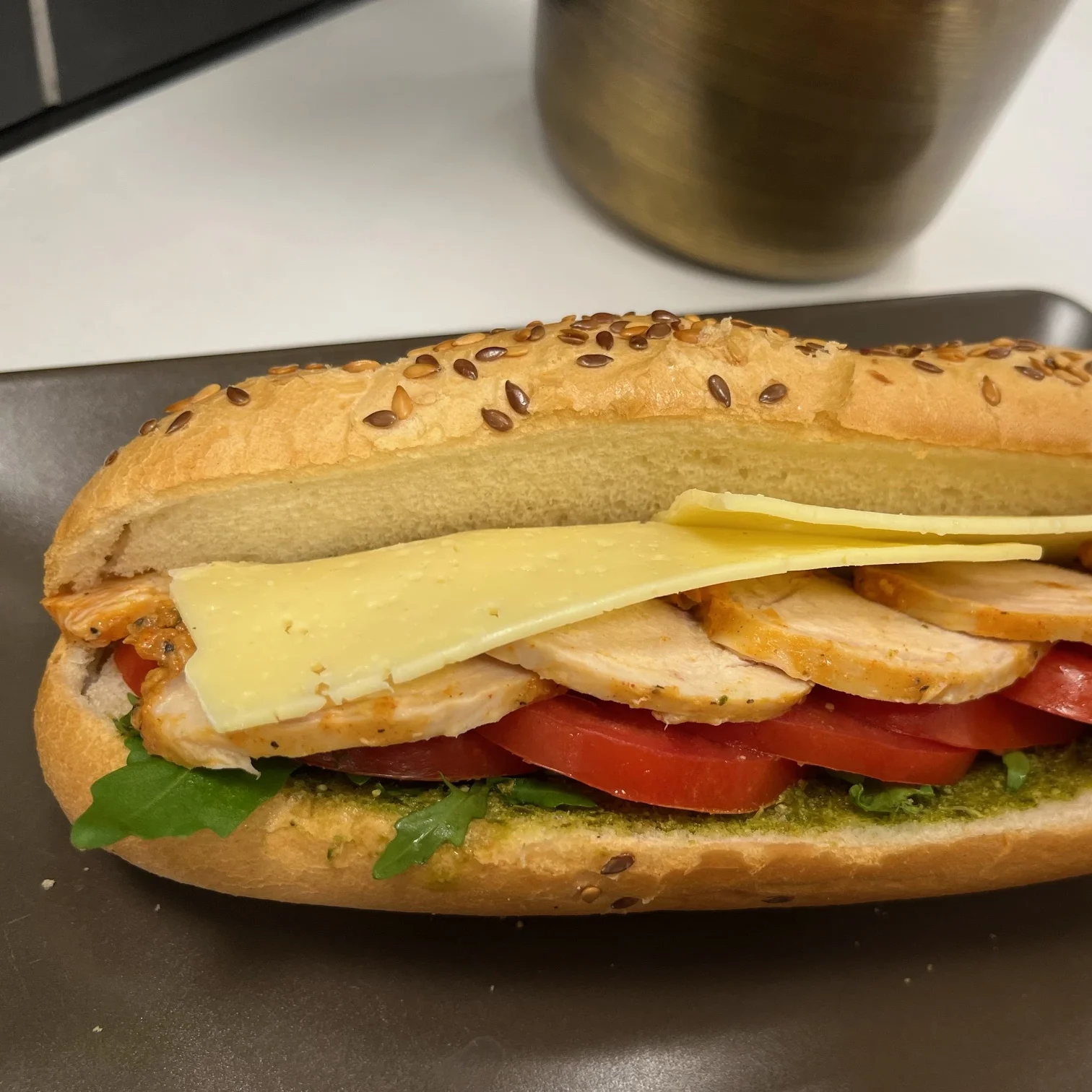 En saftig och god sub med Pesto,ruccola, grillad kyckling, tomat och prästost.