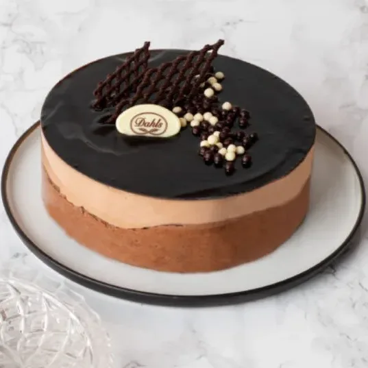 Ett - två - tre - njut. Här är det tre sorters choklad som gäller. Ju mer desto bättre. Självklart dessertalternativ för den kräsne chokladälskaren.