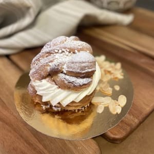 kaneklbullesemla med mandel och grädde 