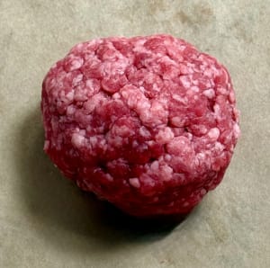 Smachburgare som ligger på ett papper