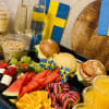 Studentfrukost med bl.a. apelsinjuice, yoghurt och browniespett