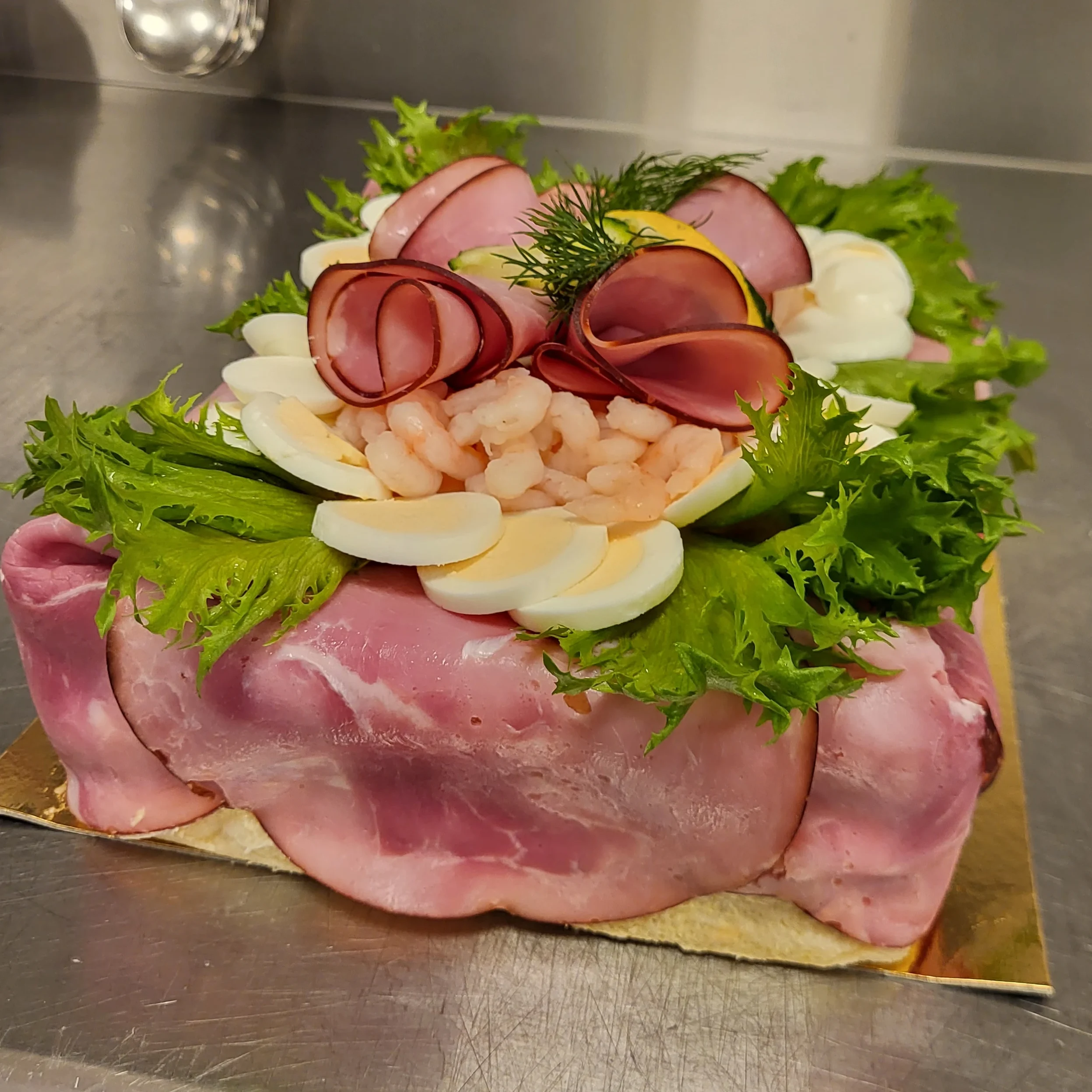 Smörgåstårta Räkor och Ägg