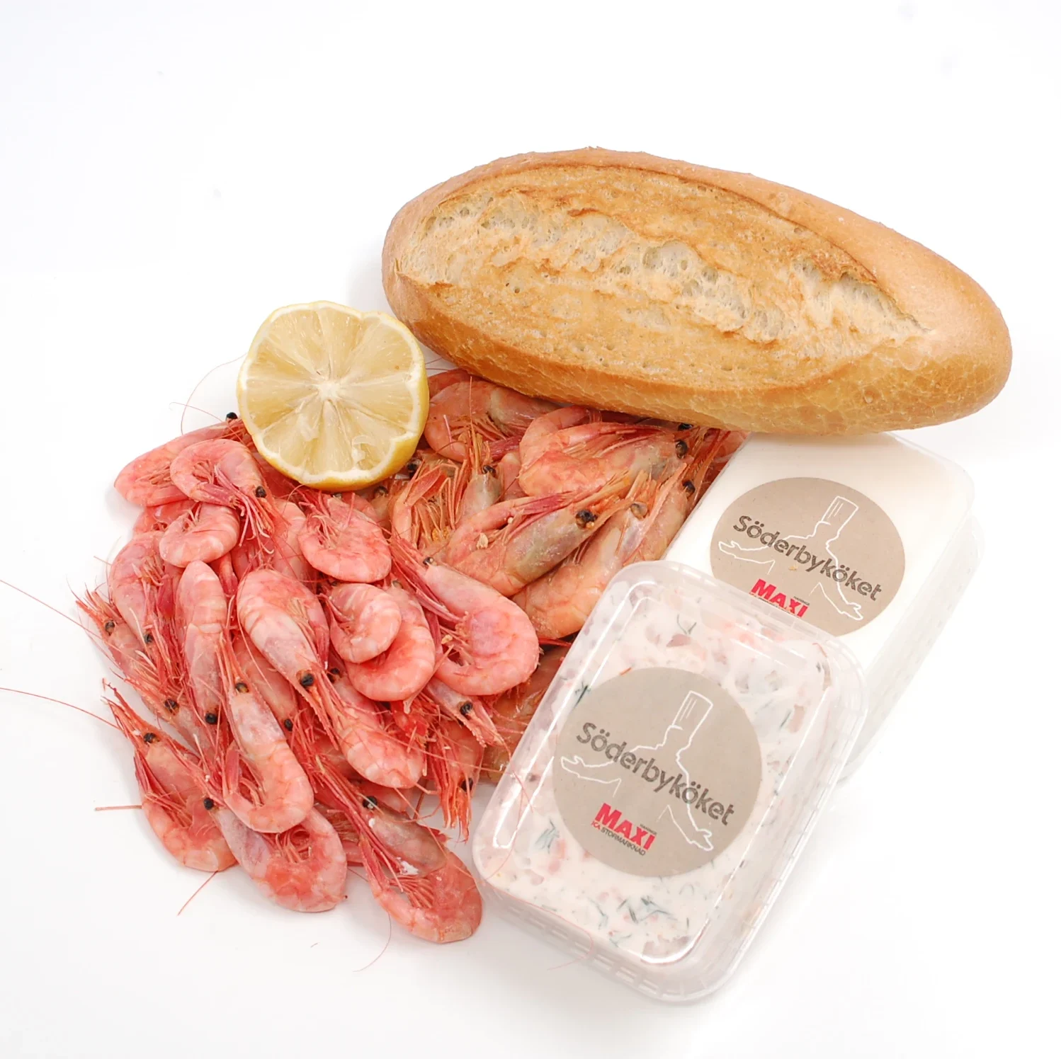 Rökta och färska räkor upplagda tillsammans med en burk aioli och en med skagenröra, baguette och en delad citron