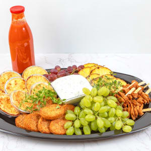 Vegetarisk buffé med västerbottenpaj, tzayspett, spenatpinnar,ananas, vindruvor