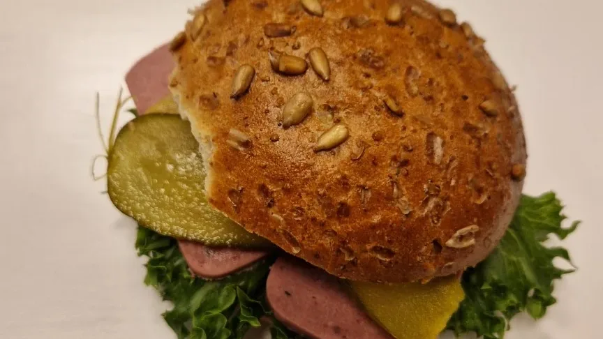 Solrosfralla med leverpastej