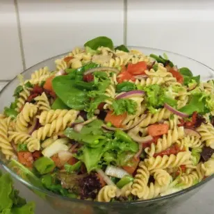 Pasta ost och skinksallad