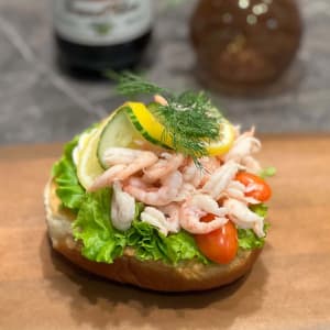 Räkmacka med handskalade räkor