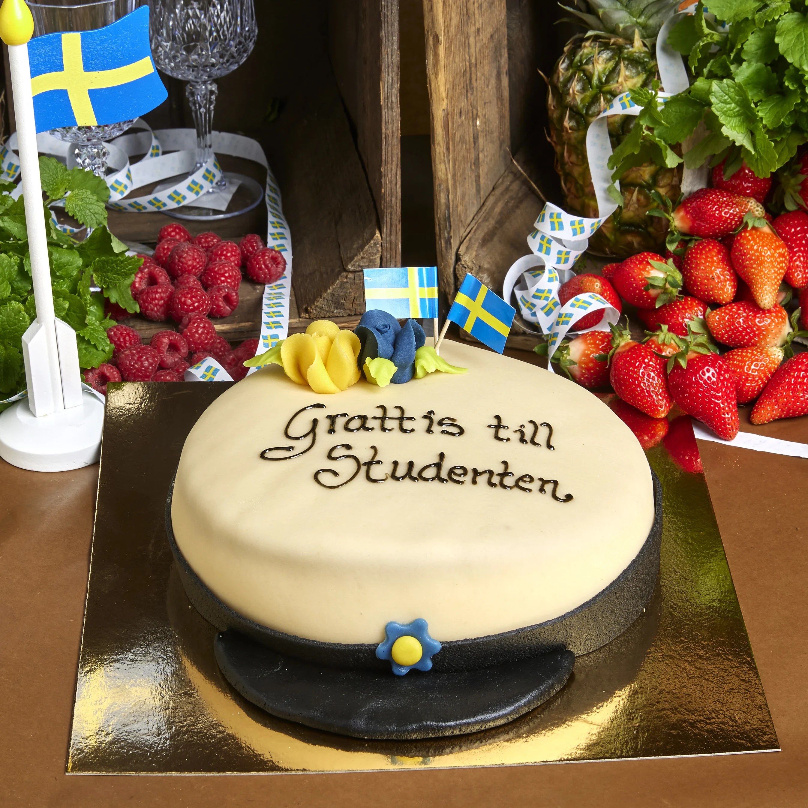 Klassisk prinsesstårta som studenthatt