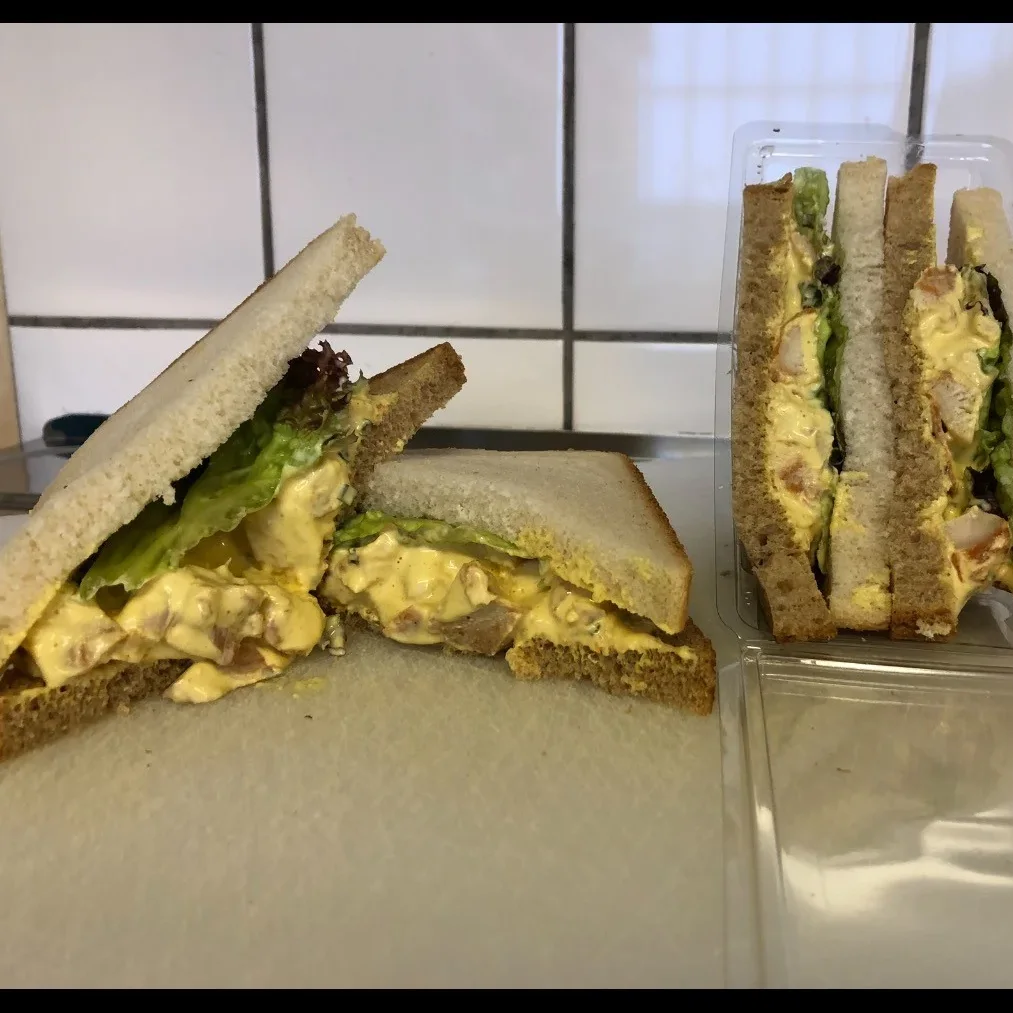Sandwich med kyckling och curry