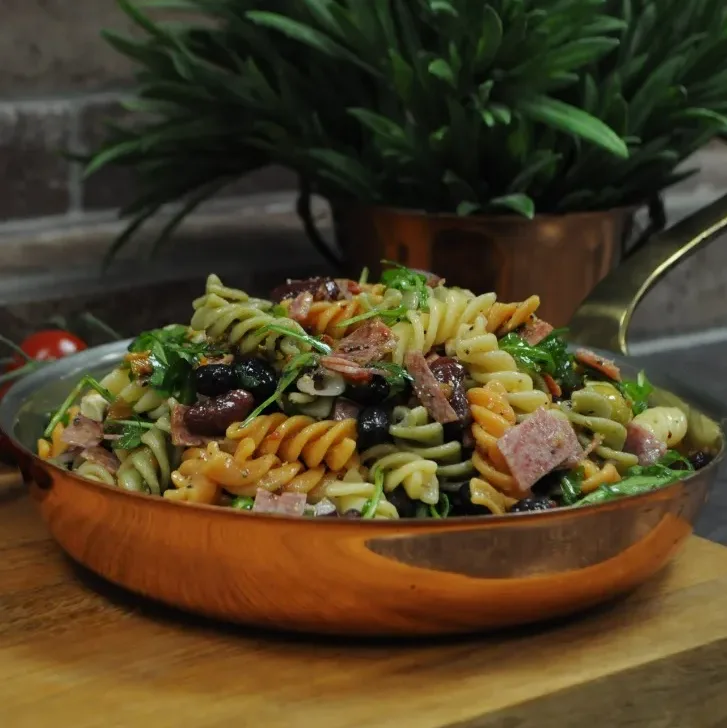 Italiensk pasta med salami