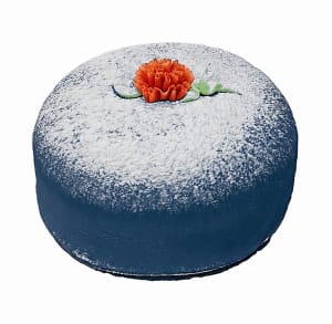Prinsesstårta med hallonsylt och blå marsipan.