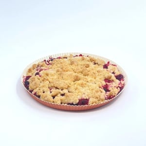 Rund smulpajstäcke med hallon under liggandes i en pajform