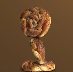 3 kardemummaknutar staplade på varandra