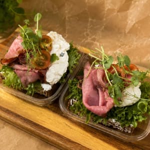 Smörrebröd, rostbiff, potatissallad